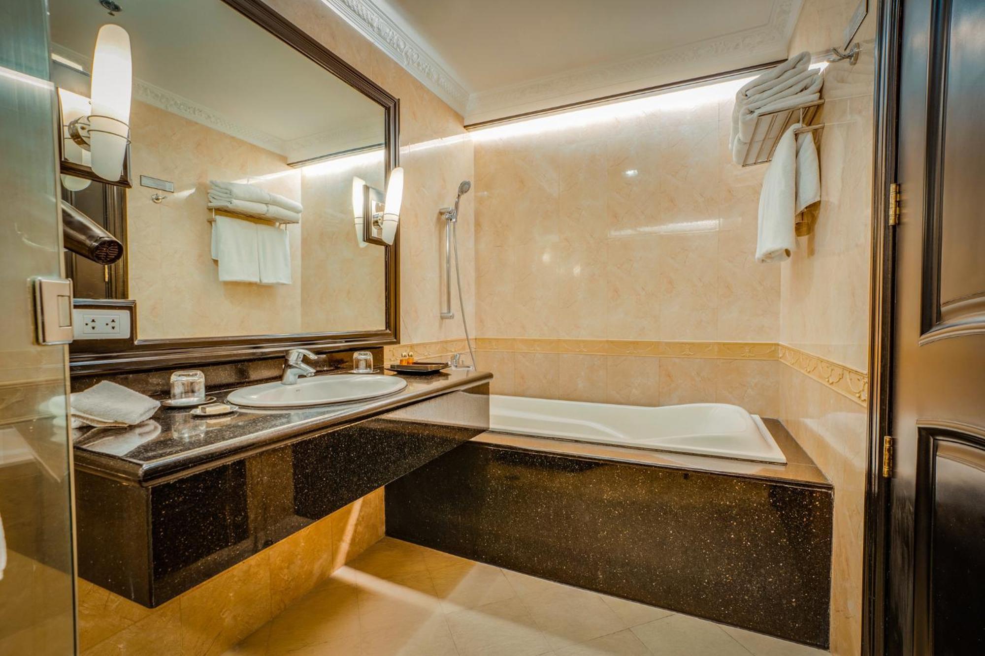 Fields Plaza By Abc Aparthotel 5*