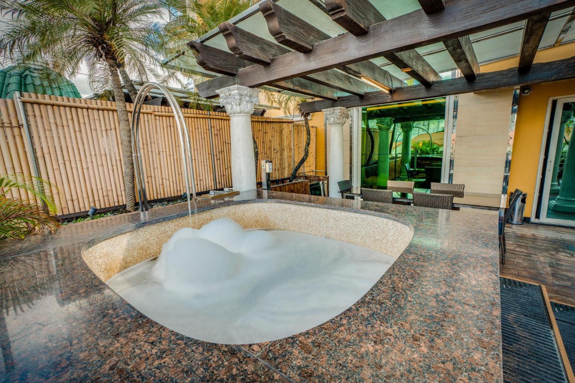 Fields Plaza By Abc Aparthotel Angeles