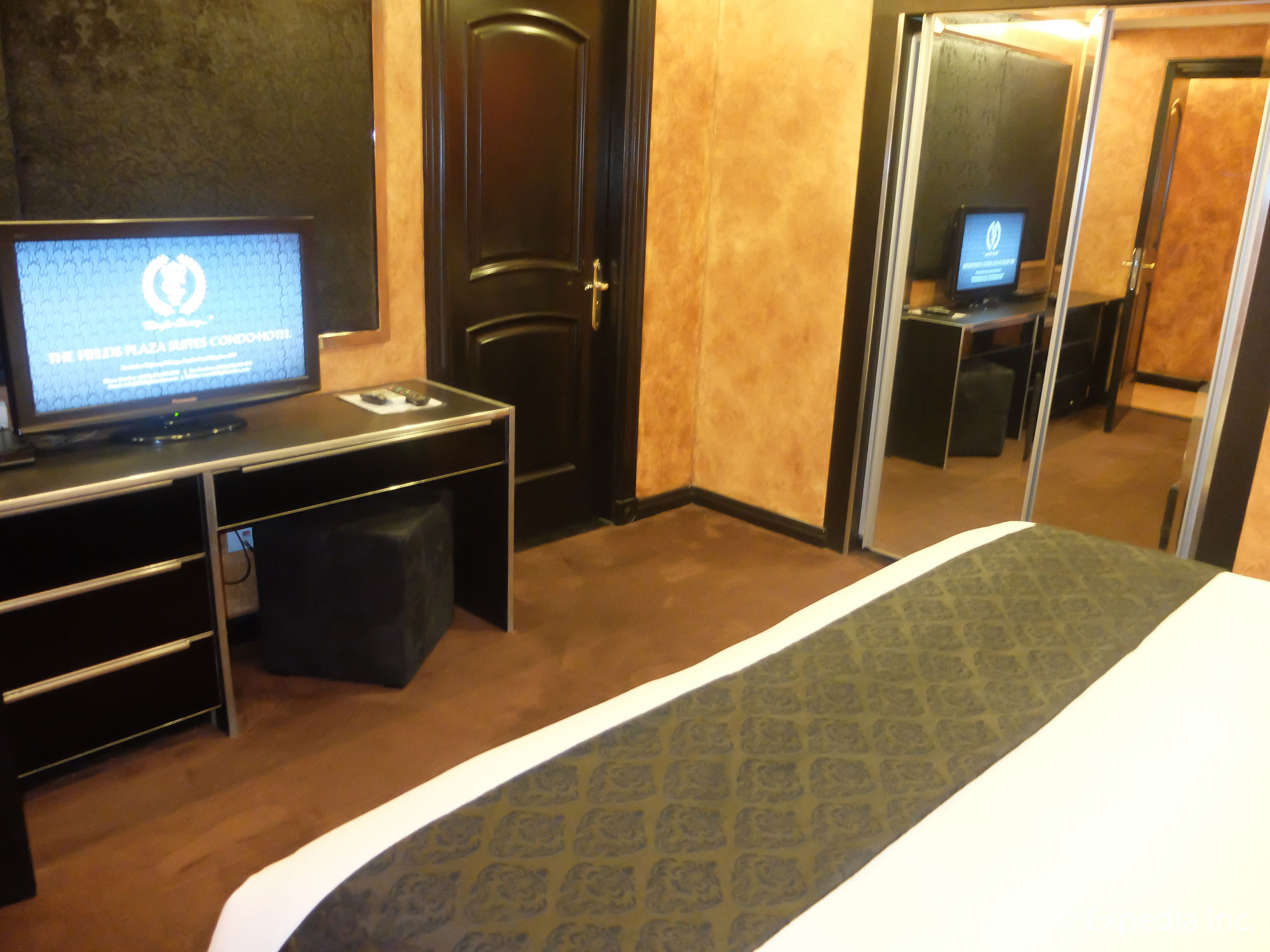 Fields Plaza By Abc Aparthotel Angeles