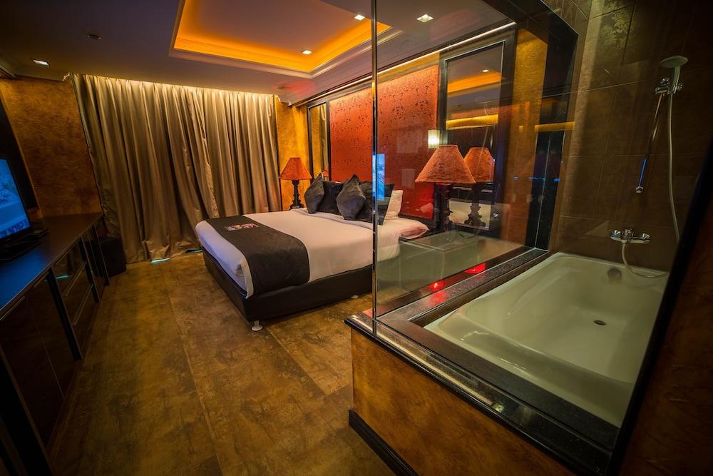 Aparthotel Fields Plaza By Abc 5*